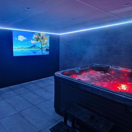 Short Stopzzz & Indoor Hot Tub Manchester Ngoại thất bức ảnh